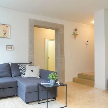 Taipas Plaza @ Historical Center * ポルト