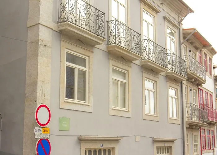 Taipas Plaza @ Historical Center Porto